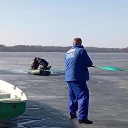 Двое спасенных за один день: глава МВД наградил полицейских за помощь рыбакам Двое спасенных за один день: глава МВД наградил полицейских за помощь рыбакам